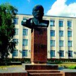 lenin statue in camenca, transnistria