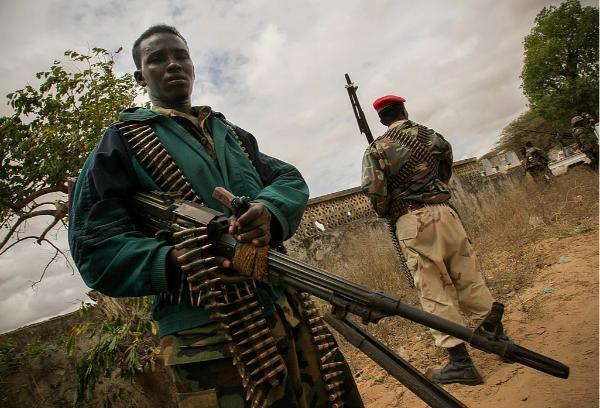 Ο Αιθίοπας που επιβίωσε επιδρομή Σομαλών ανταρτών και απέδρασε σε κέντρο προσφύγων στην Κένυα