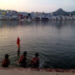 Χαβαλές με τέσσερις Ινδούς λωποδύτες στην ιερή πόλη του Ρατζαστάν
