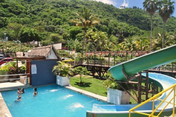 swimming pool lake Coatepeque el salvador