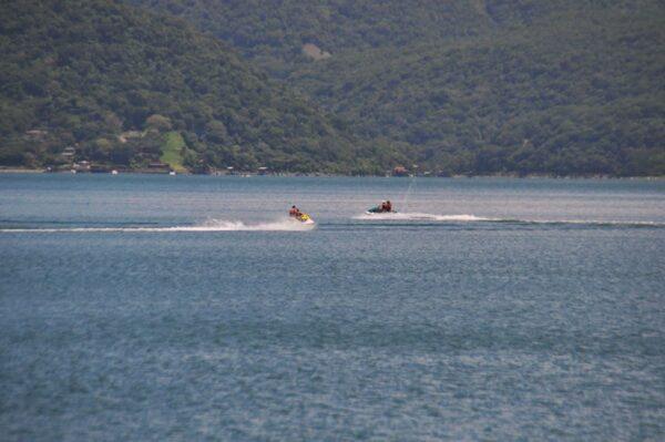 lake coatepeque jet skis