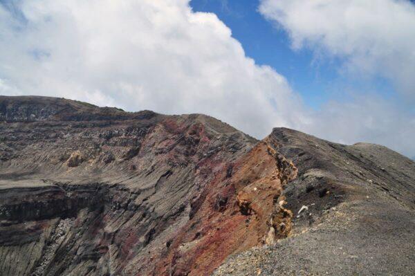 santa ana volcano crater rim