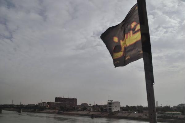 Some kind of aggressive-looking flag overlooking the Tigris River in Baghdad