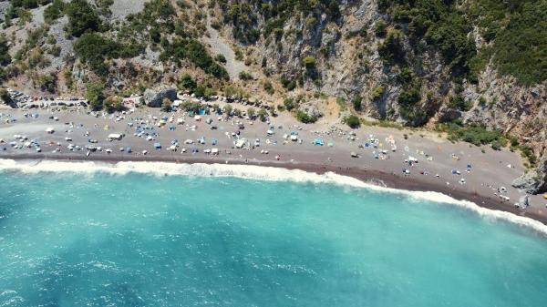 Limnionas Beach crowded on a weekend