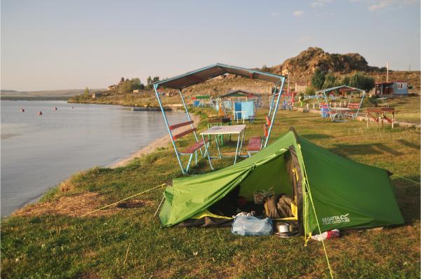 κατασκήνωση στην λίμνη σεβάν από ταξίδι στην αρμενία