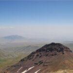 ορειβασία στο όρος αραγκάτς, το ψηλότερο βουνό στην αρμενία