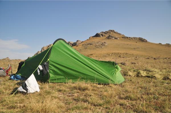 πράσινη σκηνή στο όρος χουστούπ στην αρμενία