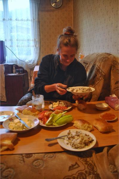 παραδοσιακό αρμενικό φαγητό σε σπίτι στην αρμενική ύπαιθρο