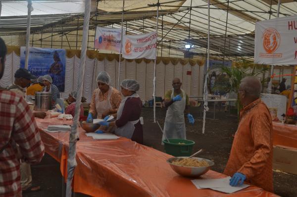 volunteer kitchen in shiva festival in mauritius