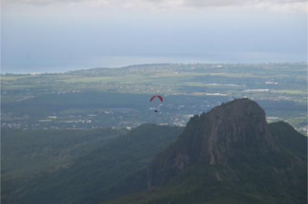 Paragliding around the Moka Mountains in mauritius