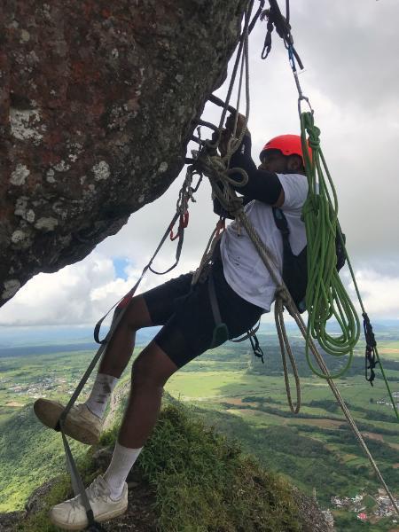 climbing the negative part of the top boulder of pieter both mountain