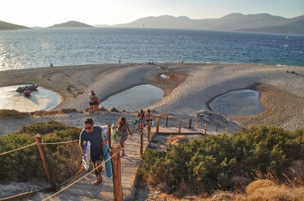 παραλία μεγάλη άμμος στο μαρμάρι ευβοίας