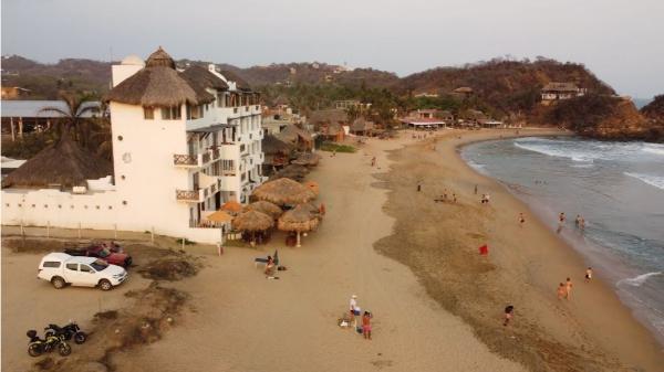 παραλία σιπολίτε (zipolite) στην οαχάκα στο μεξικό