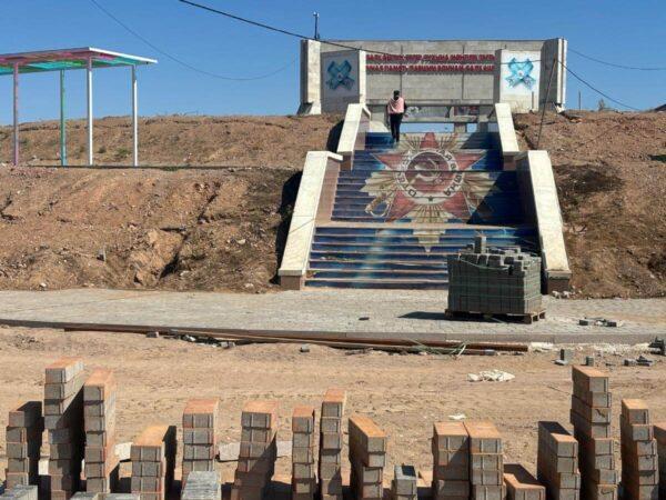 The steps to Vechnyy Ogon’ memorial in balkhash