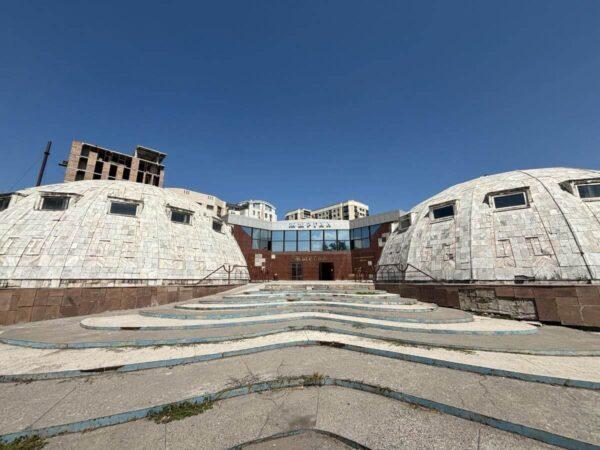 bunker-resembling zhyrgal bathhouse in bishkek