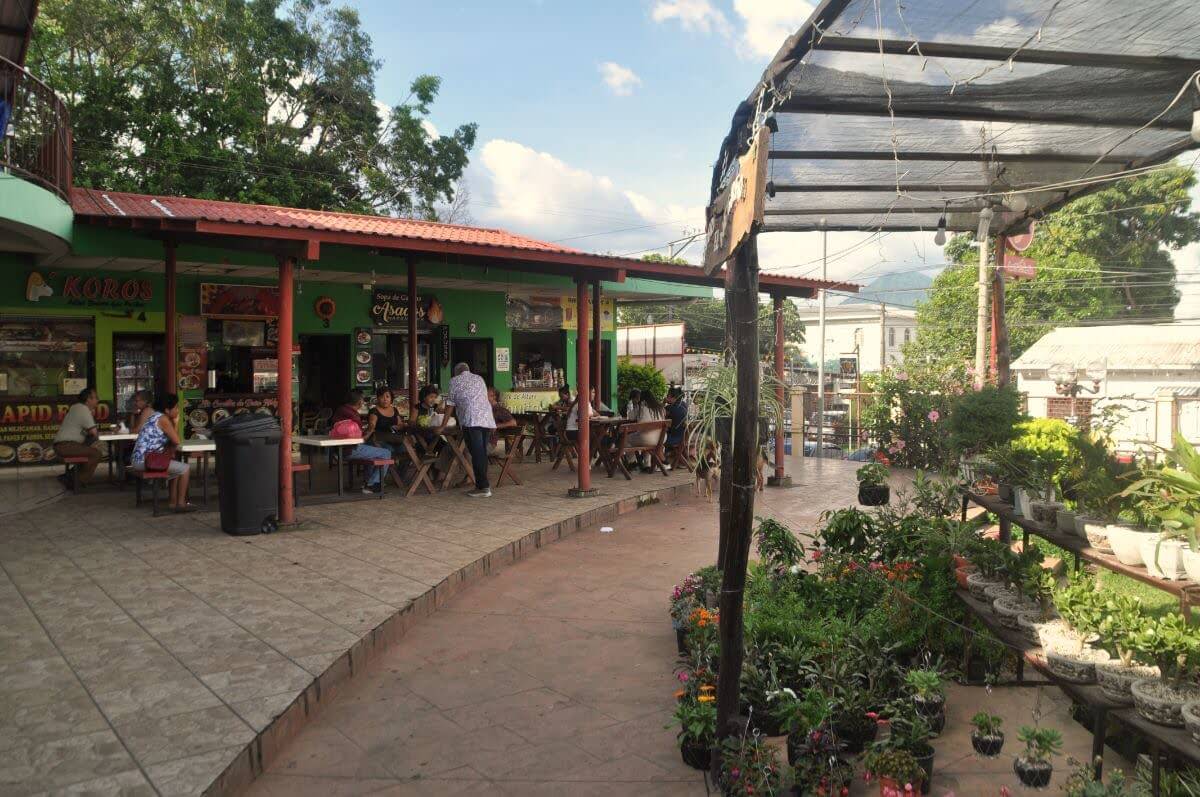 food court in Salcoatitán ruta de las flores