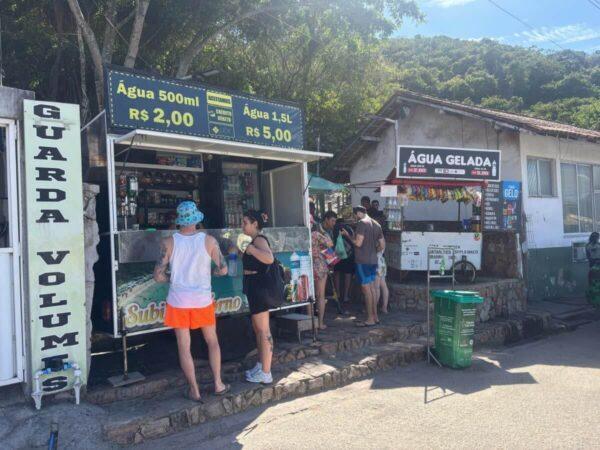 The trailhead to praia do forno in arraial do cabo