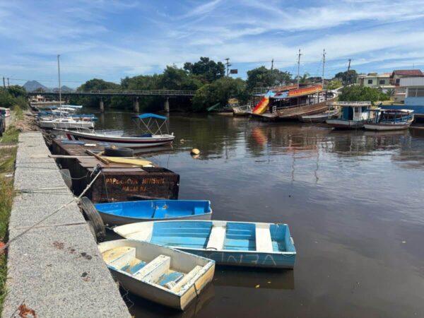 fishing boats in rio das ostras river